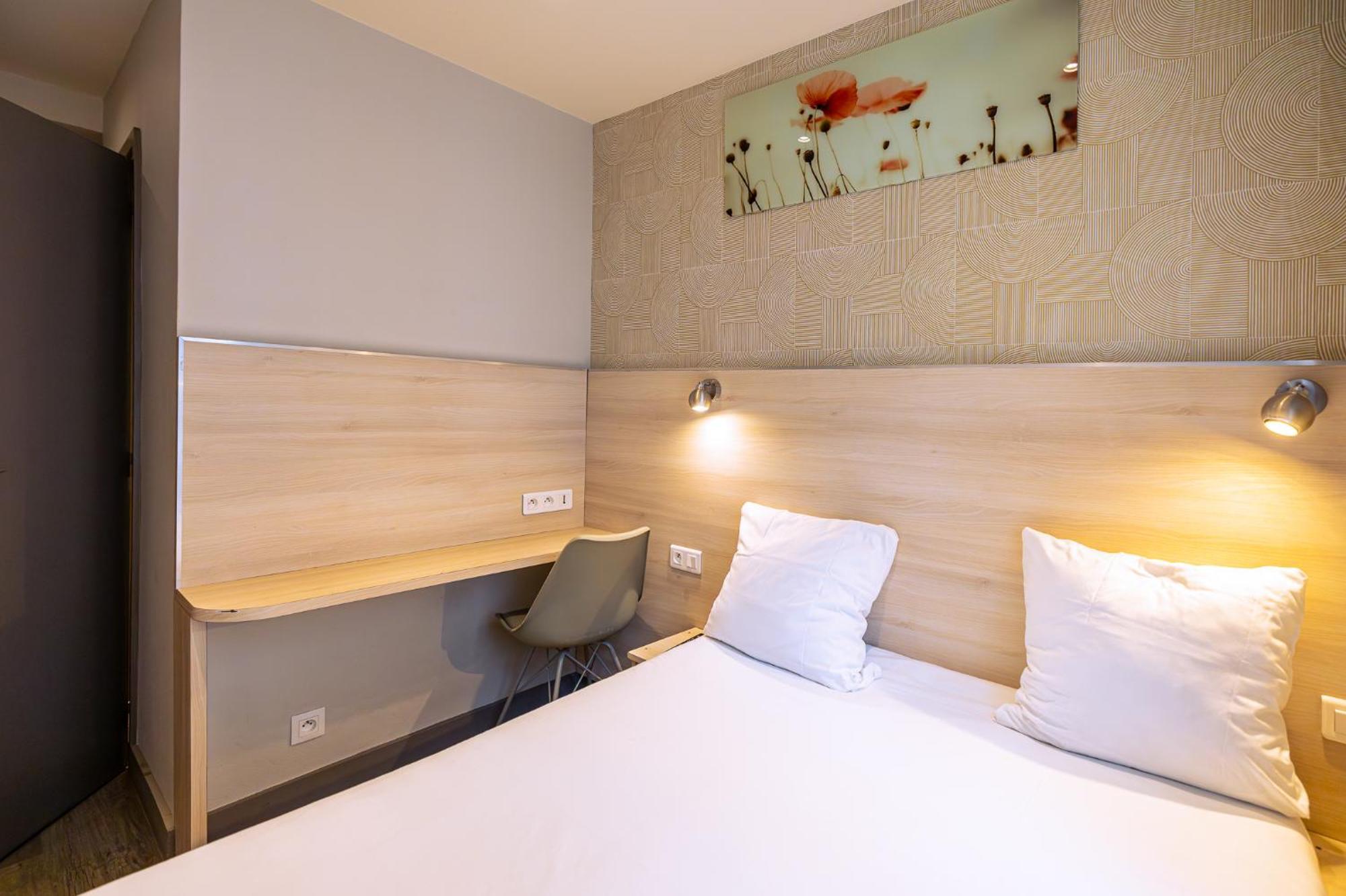 Hotel Aix Europe Paris Exterior photo
